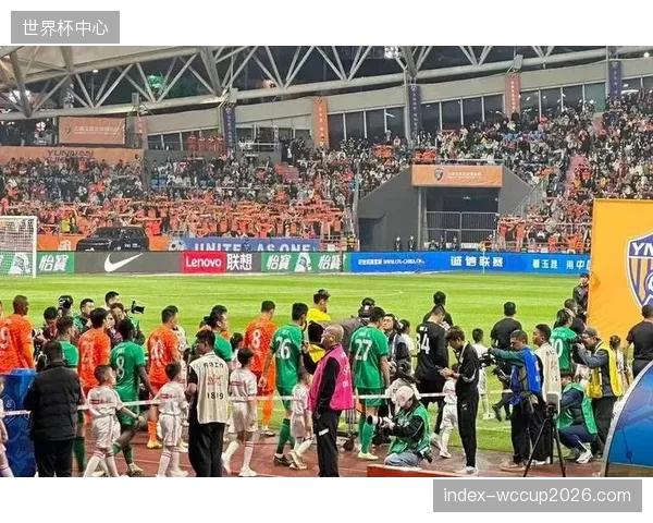 国安糟糕的主场战绩与火爆的球市形成鲜明反差,球队未能将主场优势转化为积分。 国安糟糕的主场战绩与火爆的球市形成鲜明反差,球队未能将主场优势转化为积分。